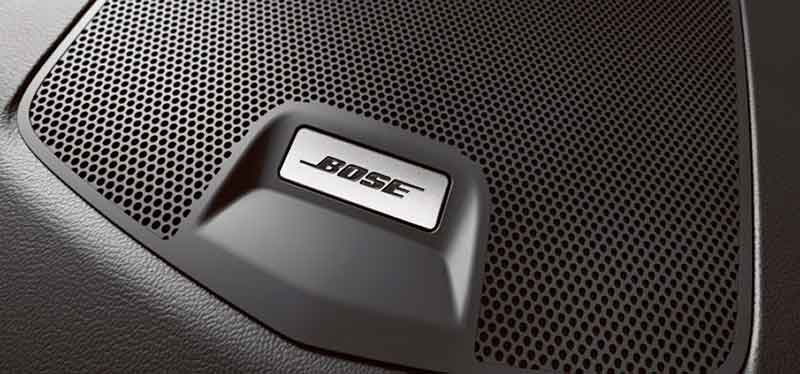 A vezető fejtámlájába integrált hangszórókat is magába foglalja a Nissan Bose Personal hangrendszere